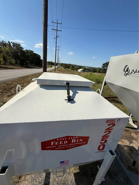 1 Ton Portable Grain Bin photo 3